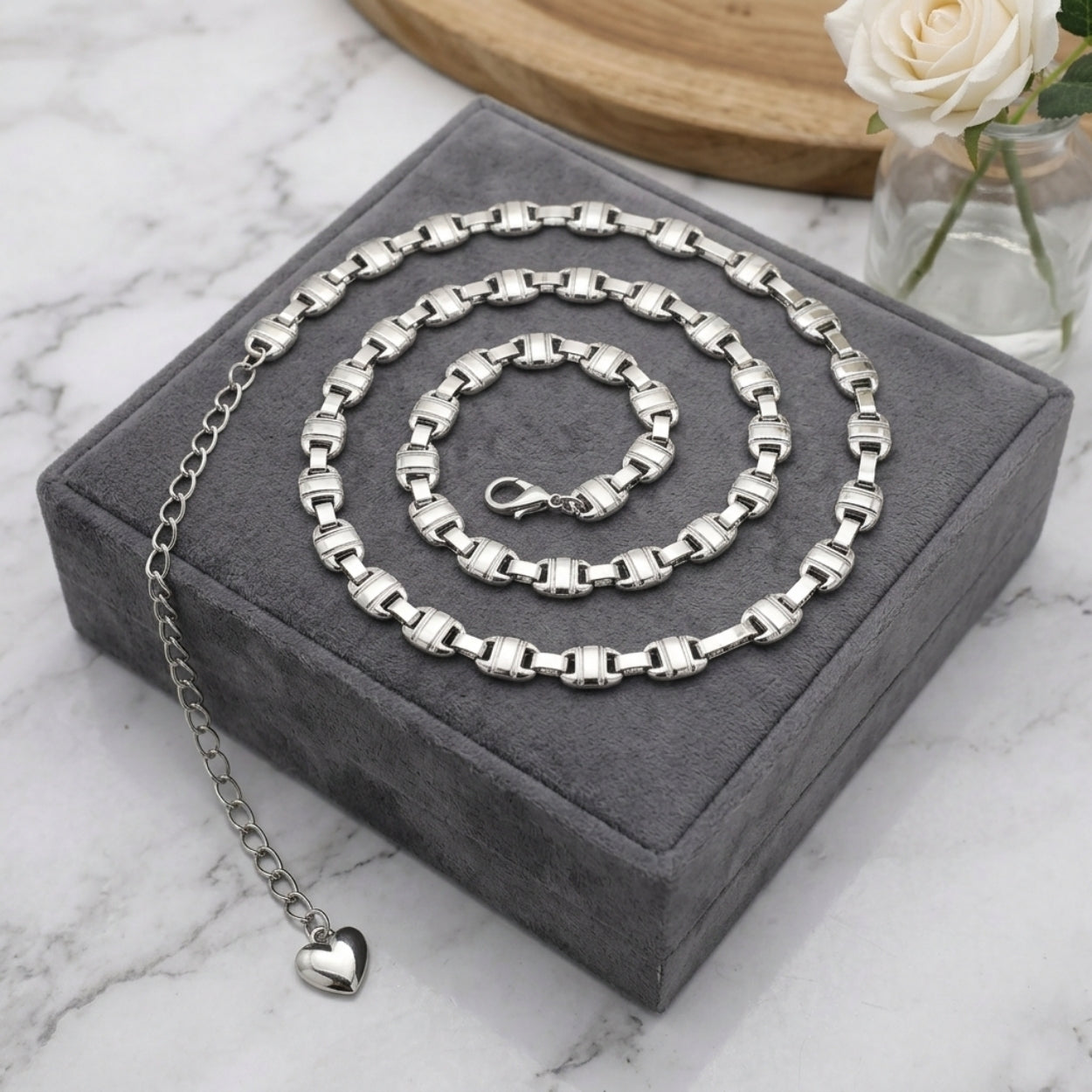 Sloane Women's Box Link Chain Belt