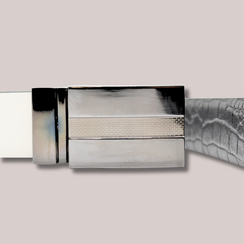 Lonsdale men’s belt with embossed design, reversible silver buckle, 32mm wide.